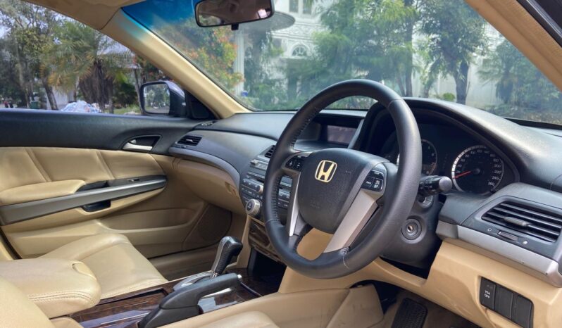 
								Honda Accord Vtil Matic 2010 full									