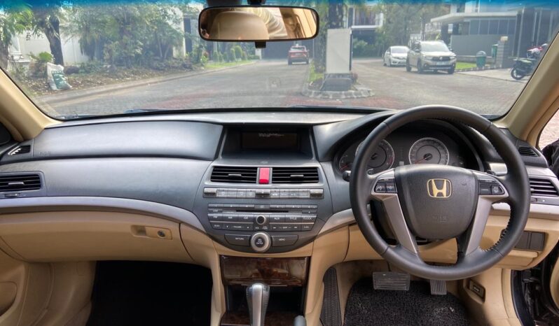 
								Honda Accord Vtil Matic 2010 full									